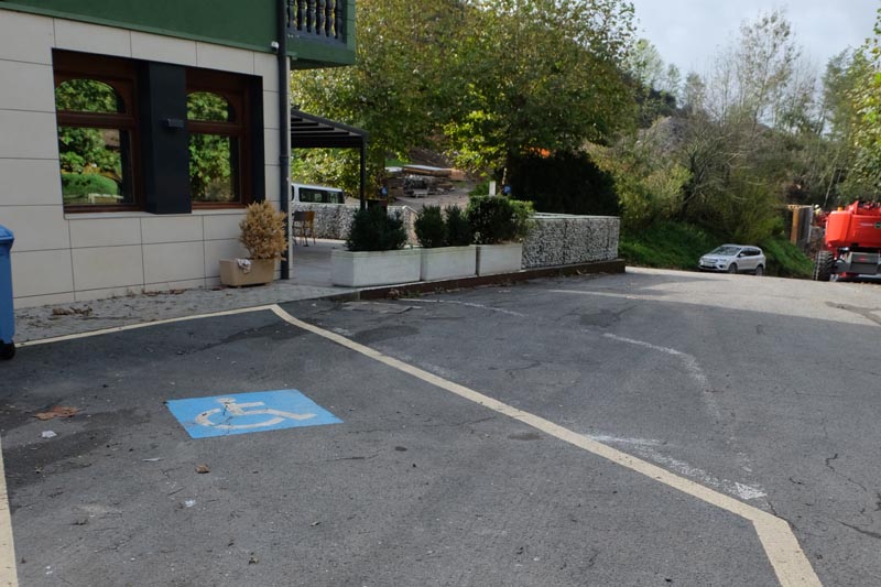 Parking space for PRM next to the cafe.