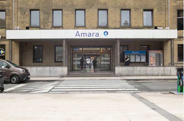 Entrance to the Amara train station