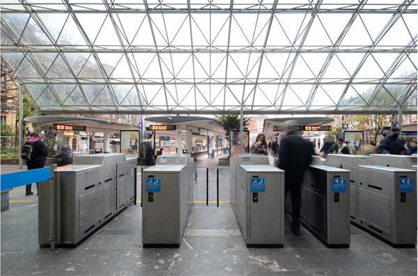 Adapted turnstiles for platforms access
