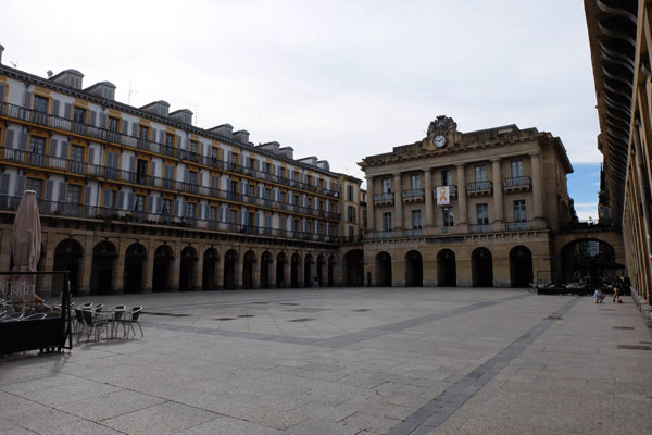 Plaza de la Constitución ubicada en la parte vieja de San Sebastián. 